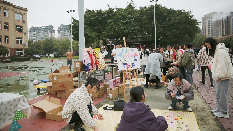 文化周|共享闲置，“集市”行乐，开云手机官方网站开展爱心集市公益活动