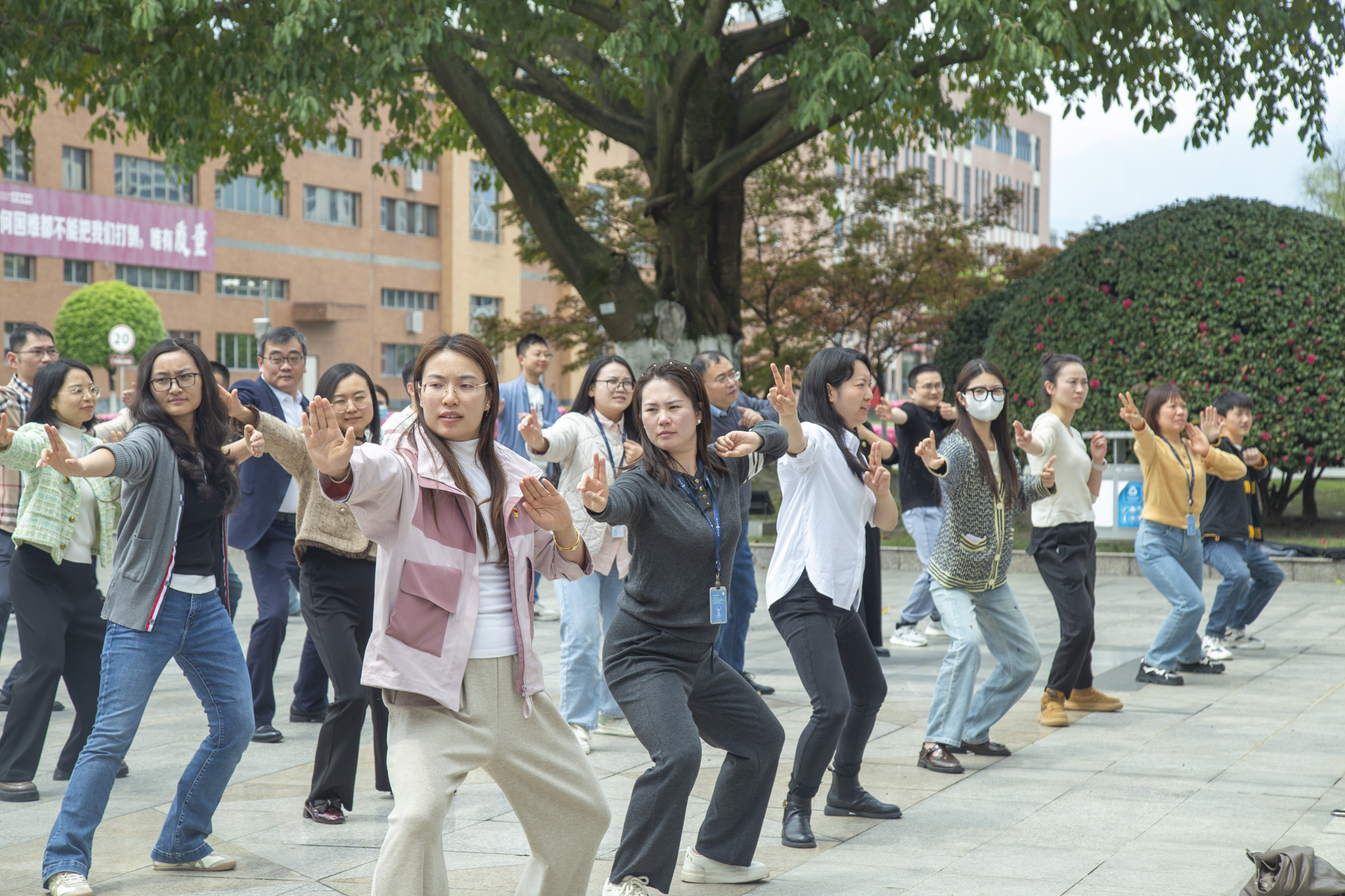 全员动起来，健康向未来|开云手机官方网站大健康系列八段锦活动正式启动！